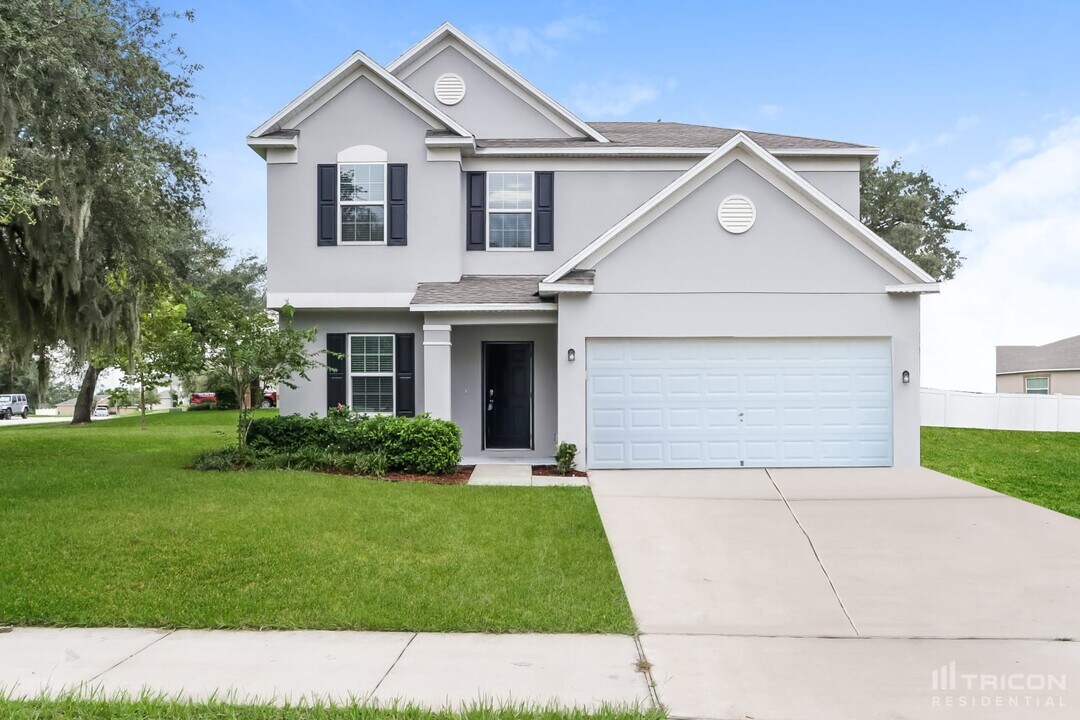 15406 Taurus Ct in Mascotte, FL - Building Photo