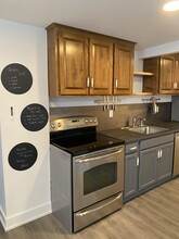 326 Cottage Grove Rd, Unit 1 in Bloomfield, CT - Foto de edificio - Building Photo
