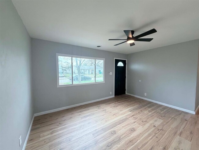 705 St Martin Dr in Sauget, IL - Building Photo - Building Photo