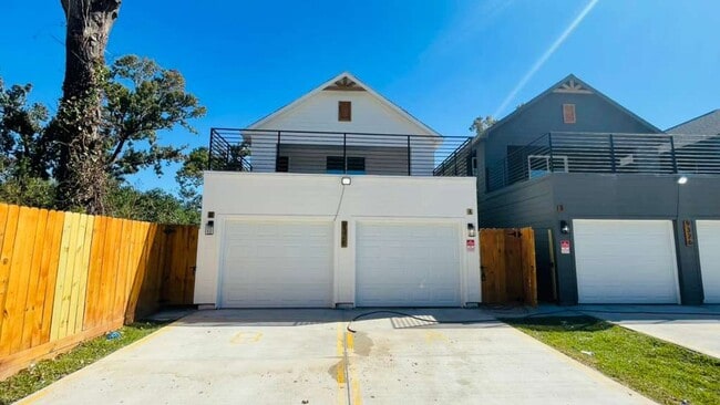 9328 Firnat St in Houston, TX - Building Photo - Building Photo