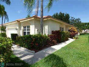 7614 Colony Lake Dr in Boynton Beach, FL - Building Photo - Building Photo