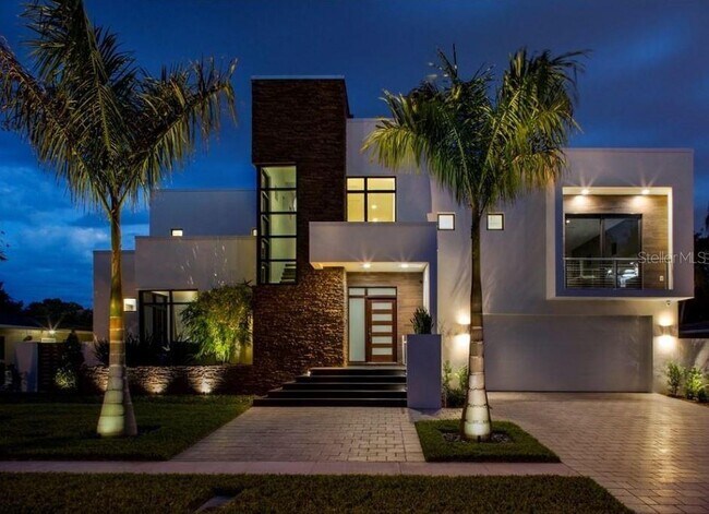 356 Bayview Dr NE in St. Petersburg, FL - Building Photo - Building Photo