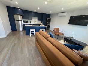 3561 S Cochran Ave in Los Angeles, CA - Building Photo - Building Photo