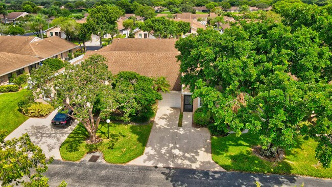 8089 Springtree Rd in Boca Raton, FL - Building Photo - Building Photo