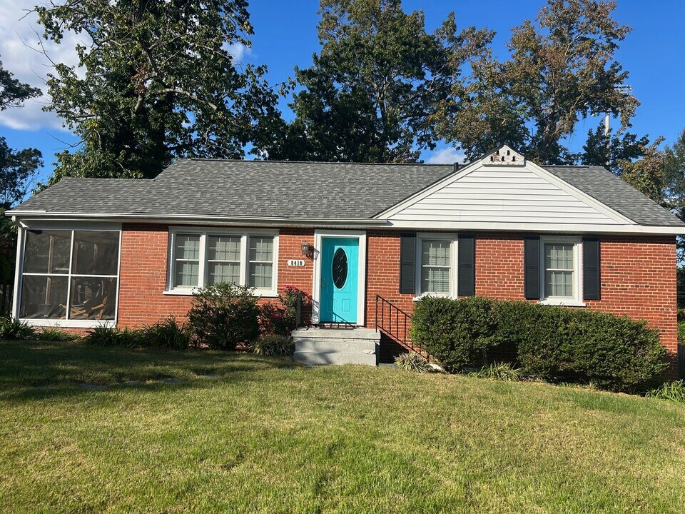 8410 Holly Hill Rd in Richmond, VA - Building Photo