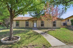 2901 Woodhaven in Carrollton, TX - Building Photo