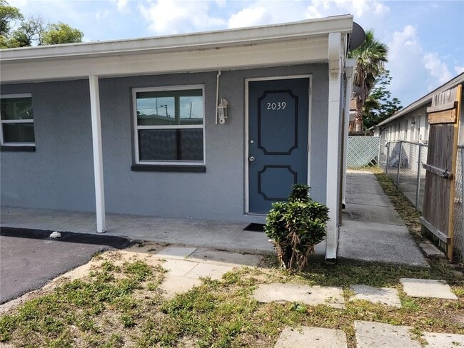 2039 Calusa Trail, Unit Loft in Holiday, FL - Foto de edificio - Building Photo