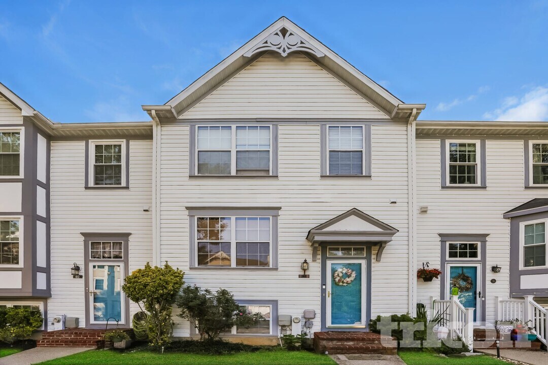 38 Glyndon Gate Way in Reisterstown, MD - Building Photo