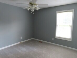 231 Autumnview Ct in West Columbia, SC - Building Photo - Building Photo