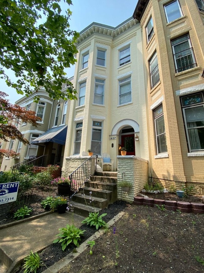 property at 1627 W Grace St