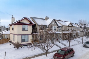 11 Prestwick Ln SE in Calgary, AB - Building Photo