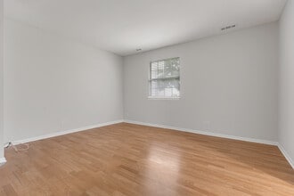 56 N Victoria Ln in Streamwood, IL - Building Photo - Building Photo