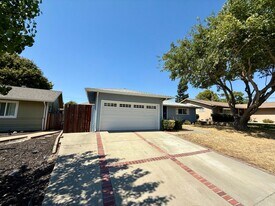 6109 Golden Dawn Way in Sacramento, CA - Building Photo
