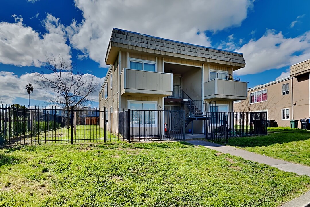 5644 Odea Dr in Sacramento, CA - Foto de edificio