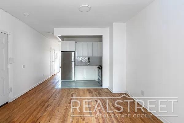 Bright & Modern 3BD/2BA Top-Floor Unit wit in Brooklyn, NY - Building Photo - Building Photo