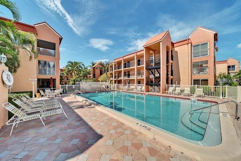 8911 Blind Pass Rd, Unit 215 in St Pete Beach, FL - Building Photo