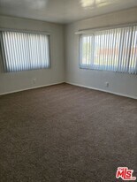 818 E Nutwood St in Inglewood, CA - Building Photo