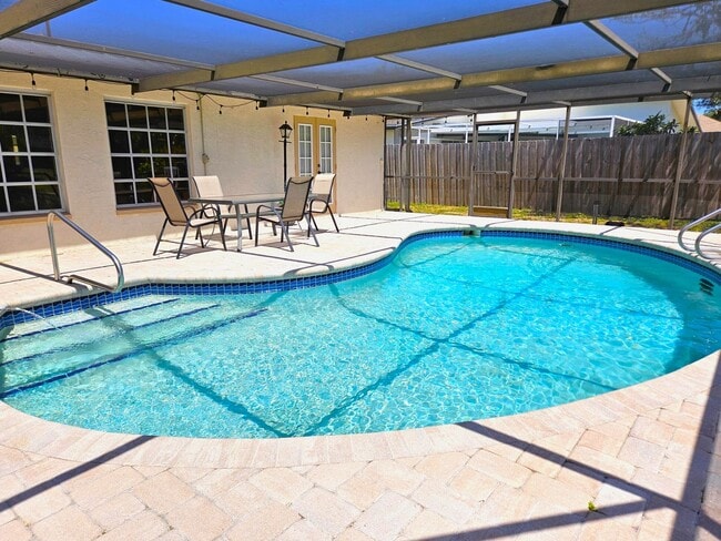 492 E Shade Dr in Venice, FL - Building Photo - Building Photo