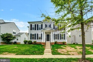 240 Davis St in Charles Town, WV - Building Photo