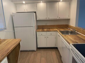 10425 SW 112th Ave in Miami, FL - Building Photo - Building Photo