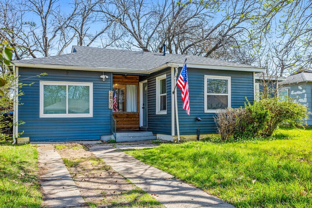 2837 S Hills Ave in Fort Worth, TX - Building Photo
