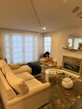 511 Poinsettia Ave in Corona Del Mar, CA - Foto de edificio - Building Photo