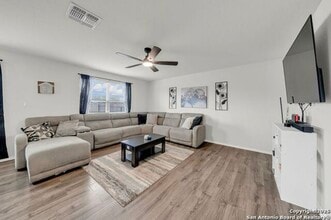 335 Kildeer Crk in San Antonio, TX - Foto de edificio - Building Photo