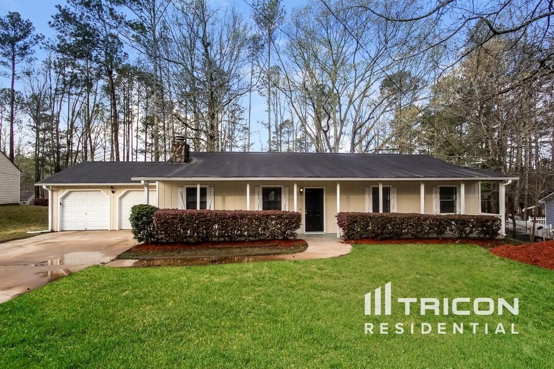 285 Fireside Way in Fairburn, GA - Foto de edificio