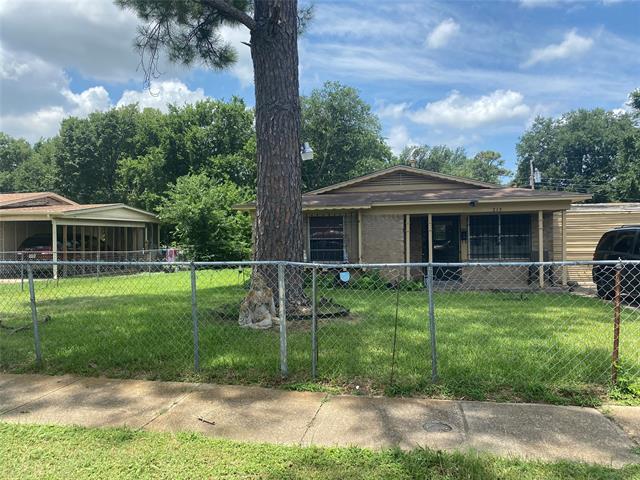 215 Satinwood Dr in Dallas, TX - Building Photo