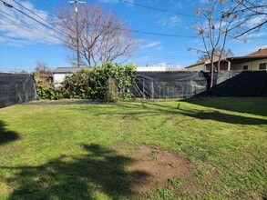 2429 Manor St in Bakersfield, CA - Building Photo - Building Photo