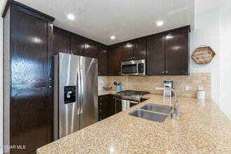 327 Newbury Vista Ln in Thousand Oaks, CA - Building Photo - Building Photo