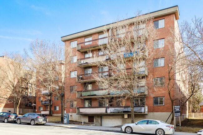 4830 Queen-Mary Ch in Montréal, QC - Building Photo - Building Photo