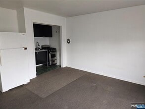 275 Hoym St in Fort Lee, NJ - Building Photo - Building Photo