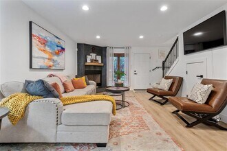 10811 Greenwillow Dr in Houston, TX - Building Photo - Building Photo