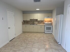 540 NW 7th Ave in Florida City, FL - Building Photo