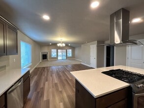 2534 SW Newberry Loop in Redmond, OR - Building Photo - Building Photo