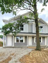 1320 Mc Kinley St in Mascoutah, IL - Building Photo