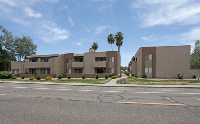 River Run in Tempe, AZ - Building Photo - Building Photo