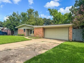 2309 Bayou Dr in League City, TX - Building Photo - Building Photo