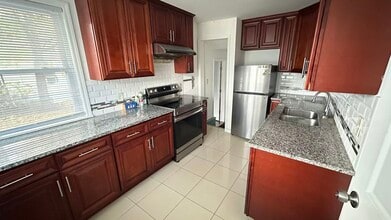 324 Fuller Rd in Albany, NY - Foto de edificio - Building Photo