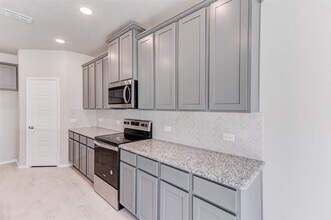 5933 Revere Dr in Providence Village, TX - Foto de edificio - Building Photo