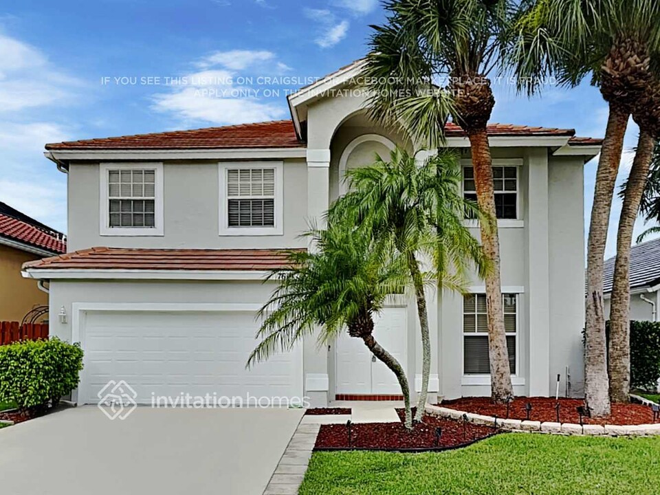 7619 Oakboro Dr in Greenacres, FL - Building Photo