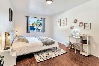 1250 W Nine Mile Rd in Ferndale, MI - Building Photo - Building Photo