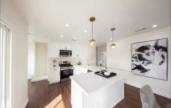 4279 Walton Avenue, Unit Main room in Los Angeles, CA - Building Photo - Building Photo