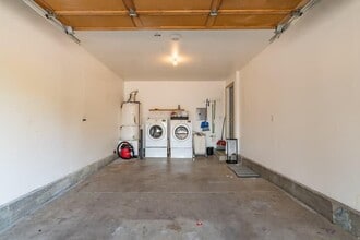 565 Primrose Dr in Central Point, OR - Building Photo - Building Photo