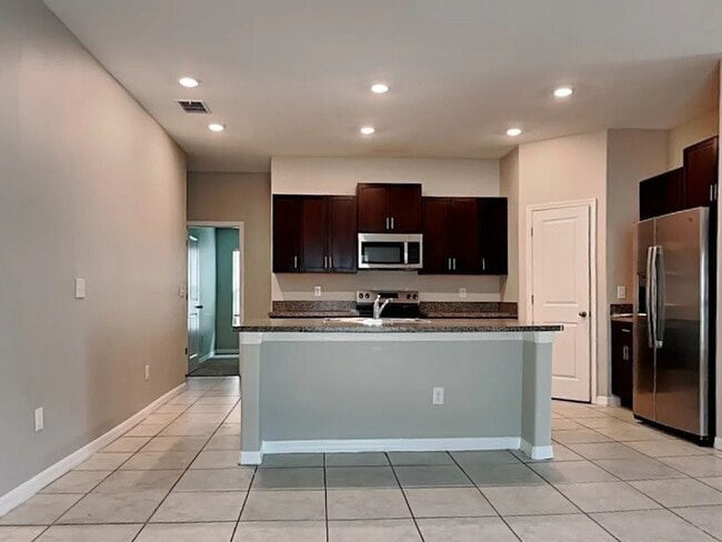 1615 Blue Rose Dr in Ruskin, FL - Building Photo - Building Photo
