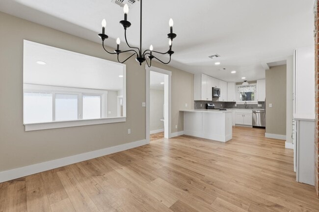 103 W Centre St in Fredericksburg, TX - Building Photo - Building Photo