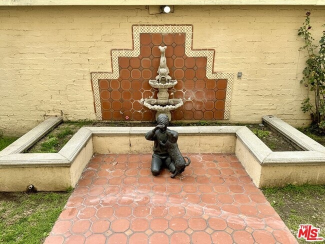 121 N Swall Dr in Beverly Hills, CA - Building Photo - Building Photo