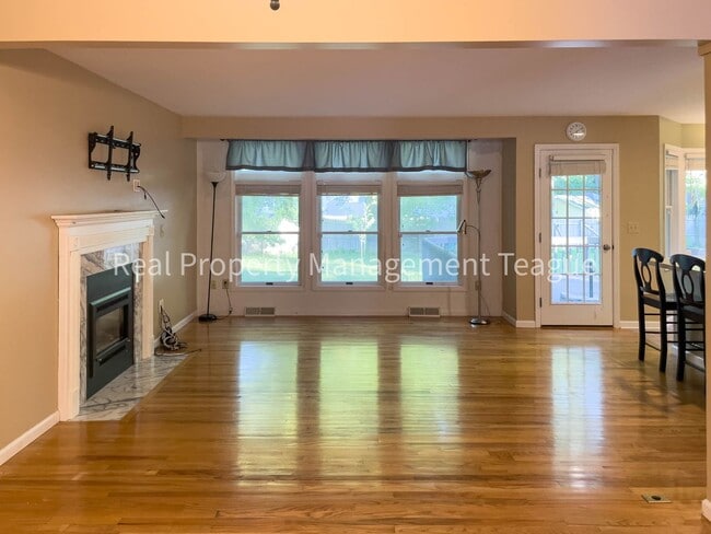 388 Maple Ave in Saratoga Springs, NY - Building Photo - Building Photo