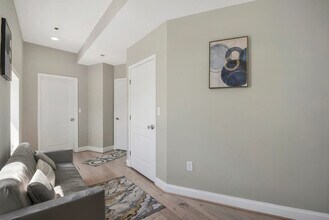 45 Rhode Island Ave NE in Washington, DC - Foto de edificio - Building Photo